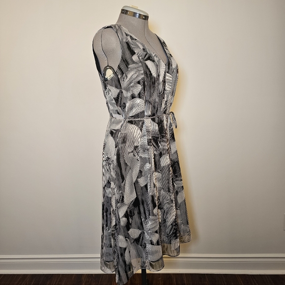 Tahari black and white aline chiffon sleeveless v-neck midi dress size L US - Picture 3 of 7
